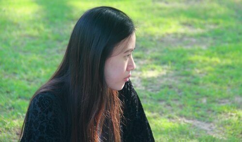 陰気臭いとよく言われる人の簡単対処法!特徴や心理をサクっと改善