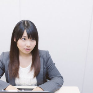 目が合うとにやける男性の5つの心理｜その男性に好かれている？