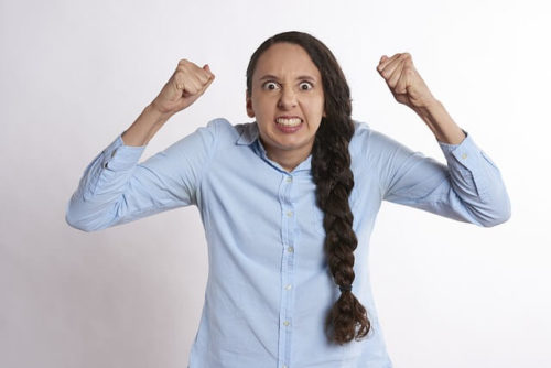 お調子者の女子がモテない5つの理由!友達はたくさんいるのに