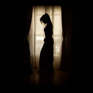 彼氏が夜勤で連絡すらできない女子の対処法5つ|すれ違いばかりで寂しい