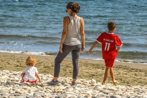 「子供2人目はやめとけばよかった…」と思った理由!逆に産んで良かったと思う人は?