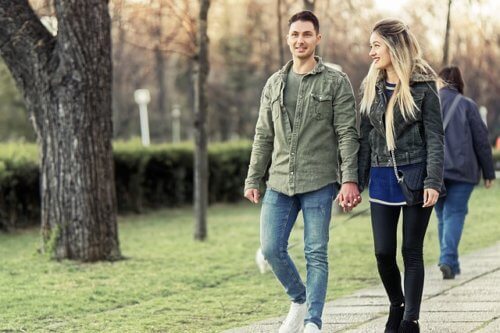 チヤホヤ要員とは?チヤホヤ要員を見分ける方法や特徴・男女の心理