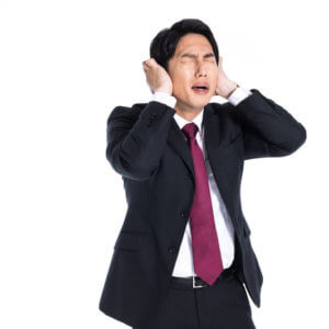 職場がうるさい時に耳栓をつけるのは失礼?おすすめのバレない耳栓は